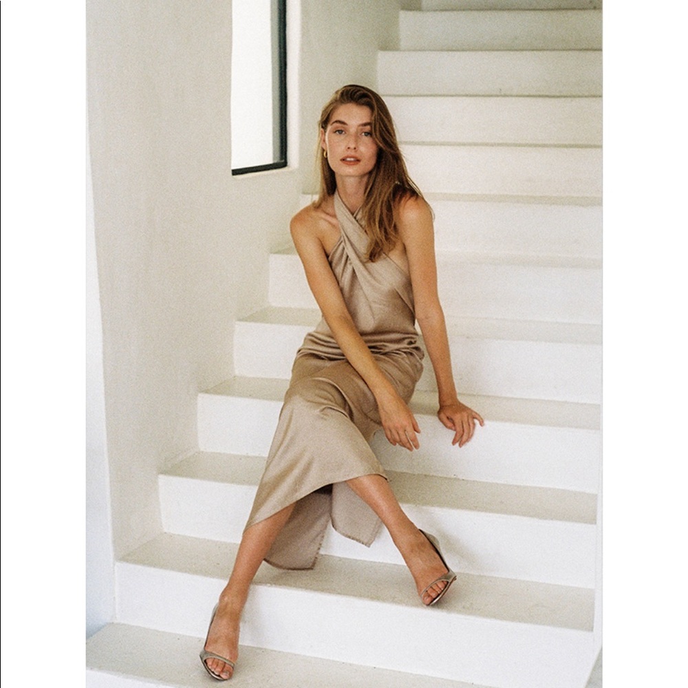 Elle Crossover Halterneck Dress - Picture 2 of 5
